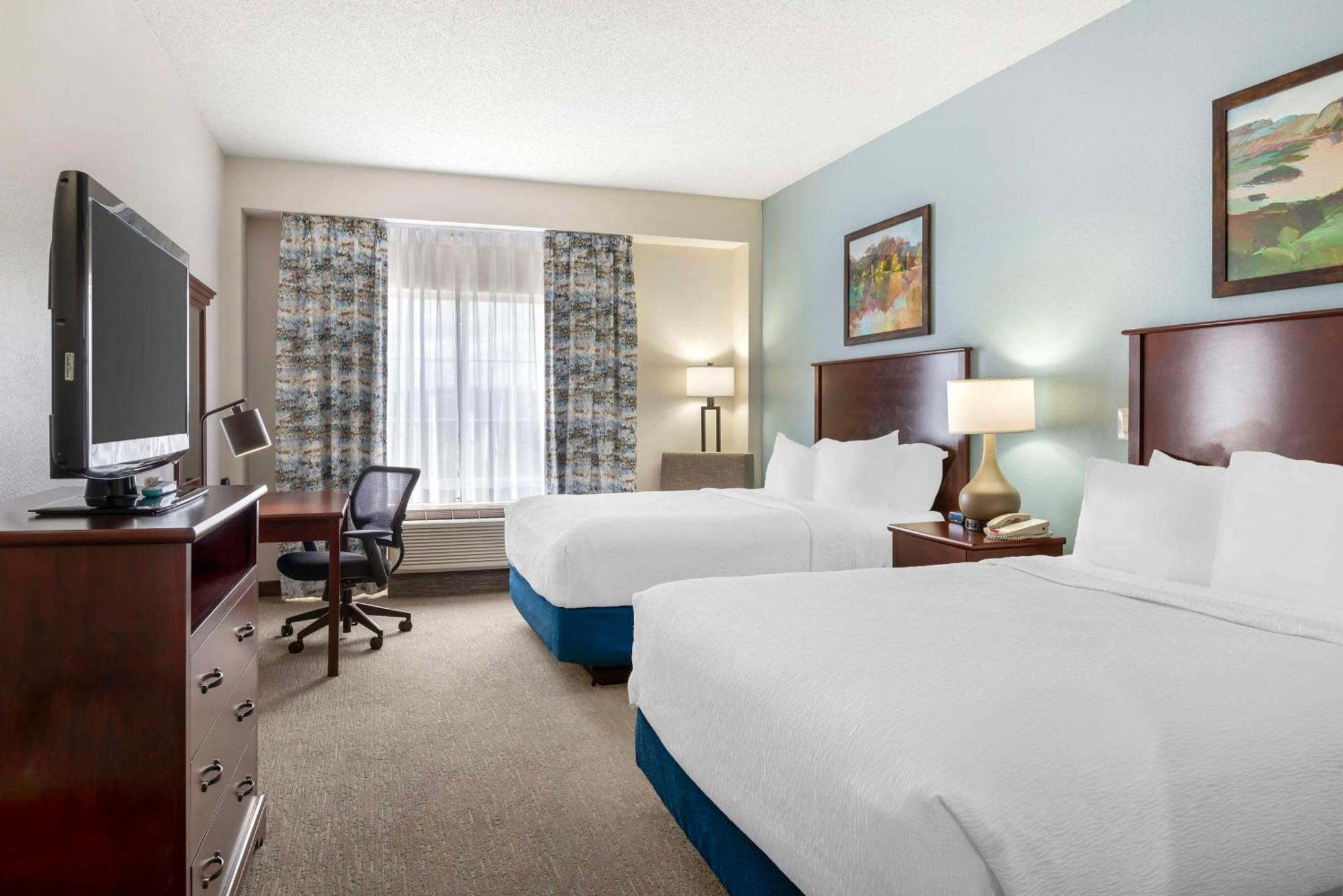 Western Crossroads & Hotel 3*