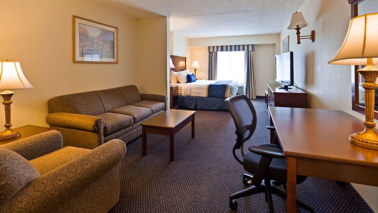 Hotel Western Crossroads &