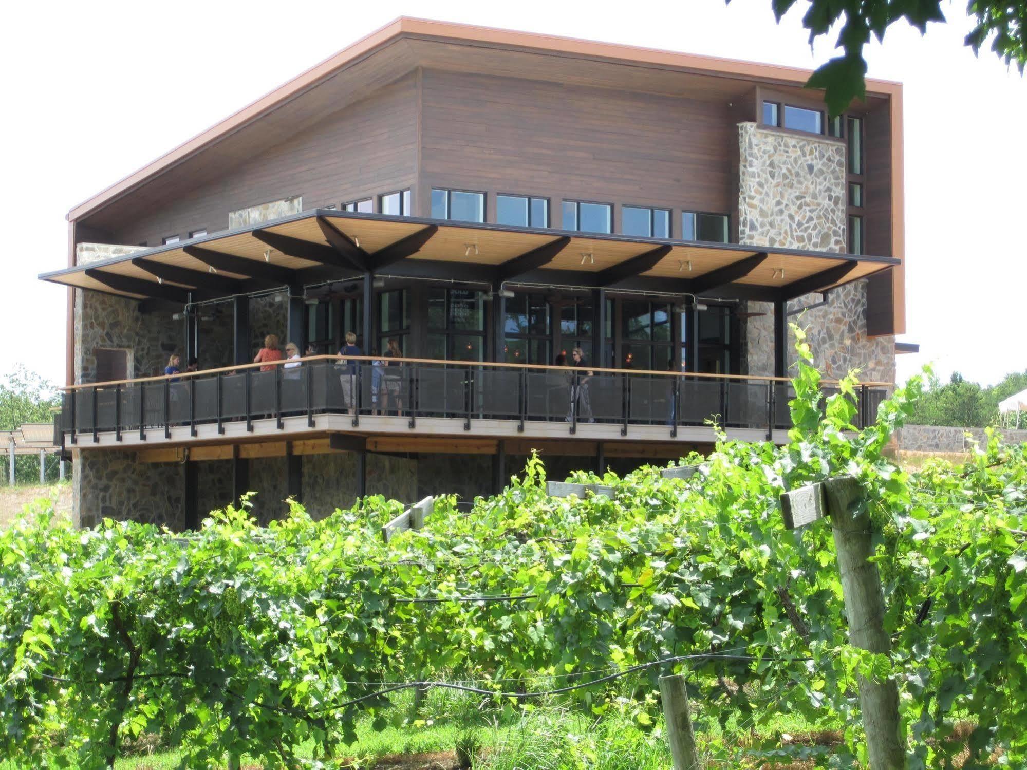 Western Crossroads & Hotel 3*